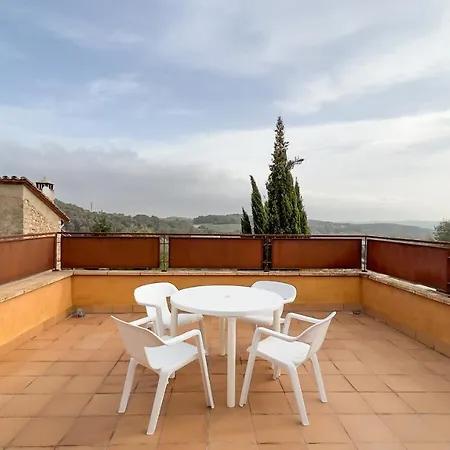 Nyaraló Cleda, *