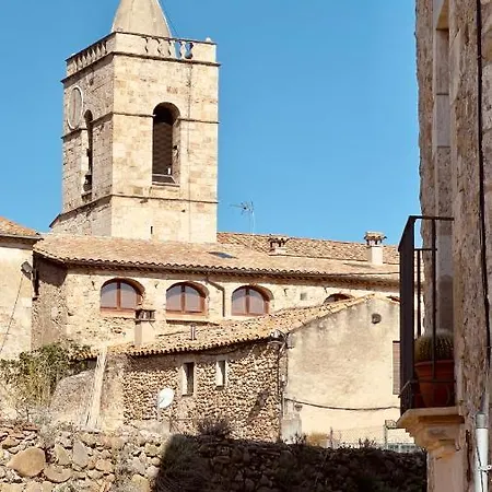 Nyaraló Cleda, *